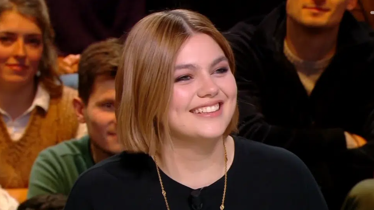 Louane se confie sur ses complexes sur le plateau de l’émission « Quotidien » Louane se confie sur ses complexes sur le plateau de l’émission « Quotidien »