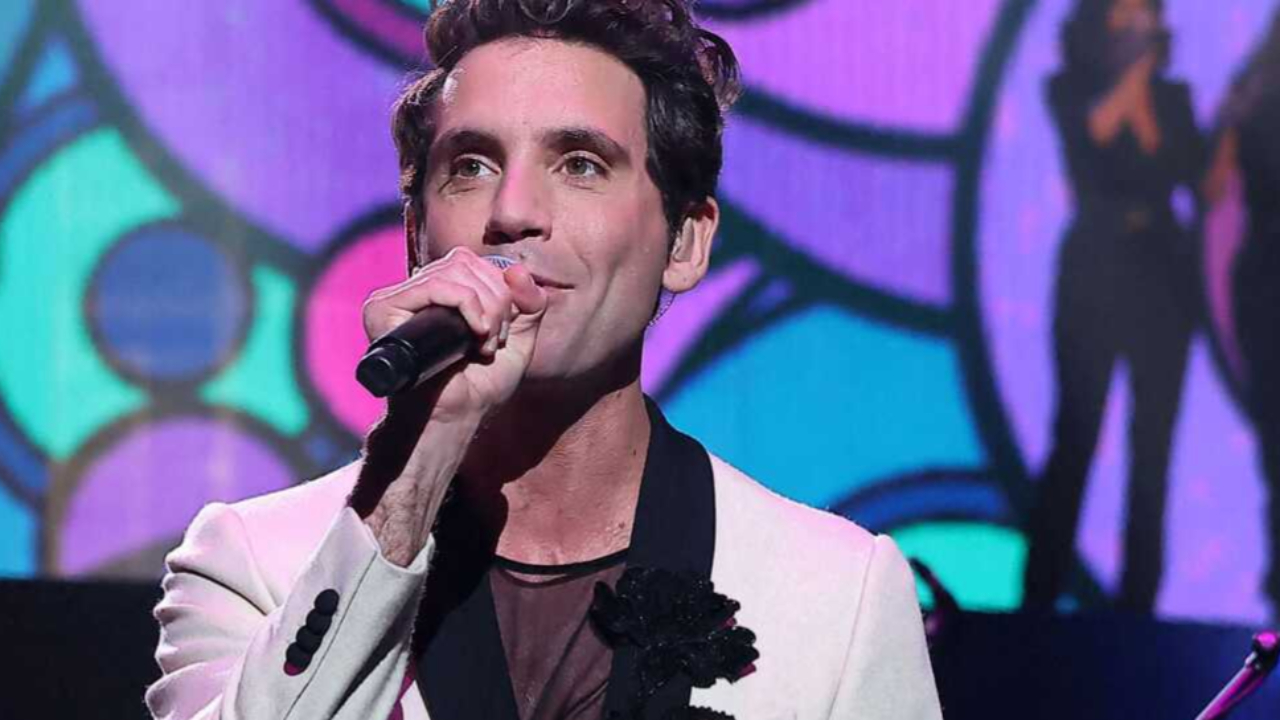 Mika s'engage pour la coupe du monde de rugby avec l'association "la Mêlée des Chœurs". Mika s'engage pour la coupe du monde de rugby avec l'association "la Mêlée des Chœurs".