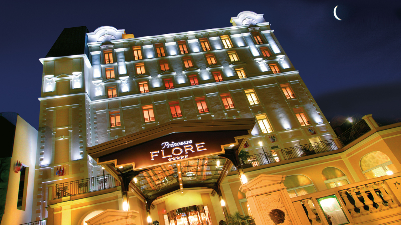 Près de Clermont-Ferrand, qui a (encore) volé la panthère en bronze de cet hôtel ? Près de Clermont-Ferrand, qui a (encore) volé la panthère en bronze de cet hôtel ?