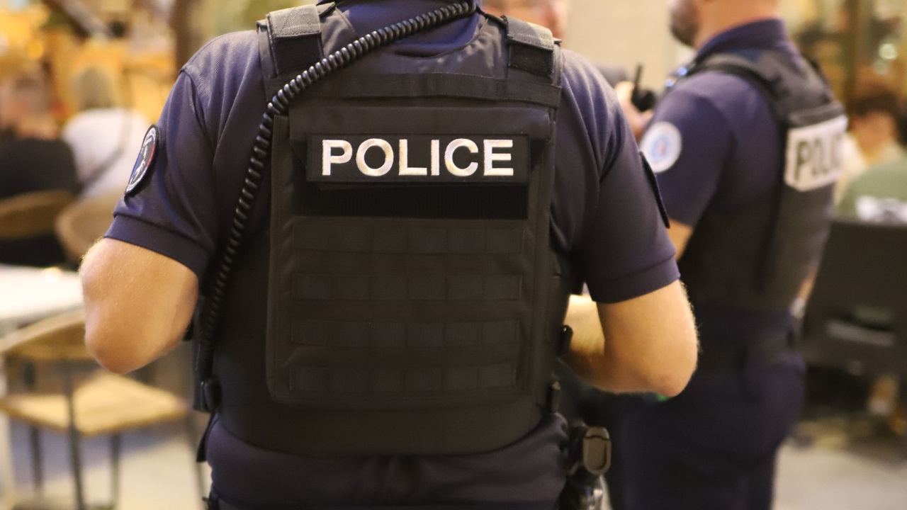 Près de Clermont-Ferrand : un homme interpellé pour avoir commis des dégradations et insulté des policiers