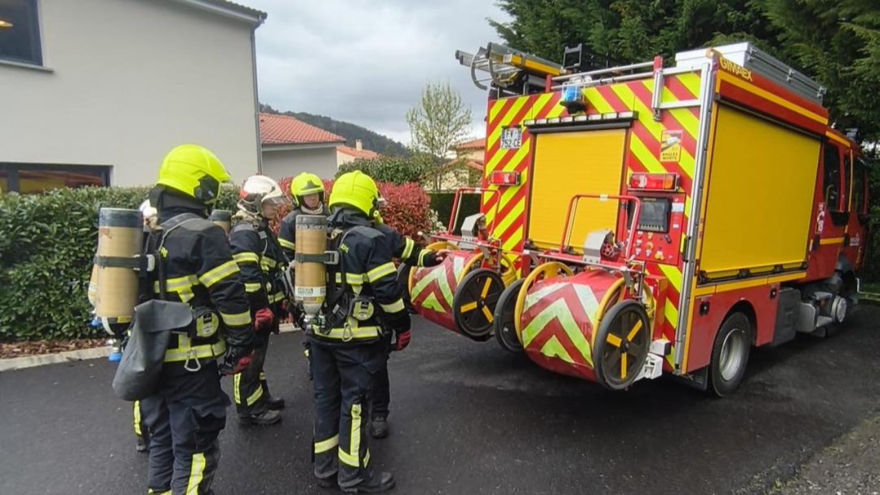 Près de Clermont-Ferrand : une maison ravagée par les flammes, la piste criminelle privilégiée Près de Clermont-Ferrand : une maison ravagée par les flammes, la piste criminelle privilégiée
