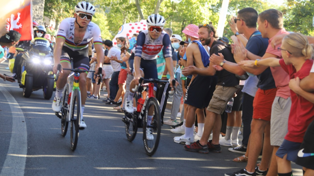 Prison avec sursis pour un spectateur violent du Tour de France dans le Puy-de-Dôme Prison avec sursis pour un spectateur violent du Tour de France dans le Puy-de-Dôme