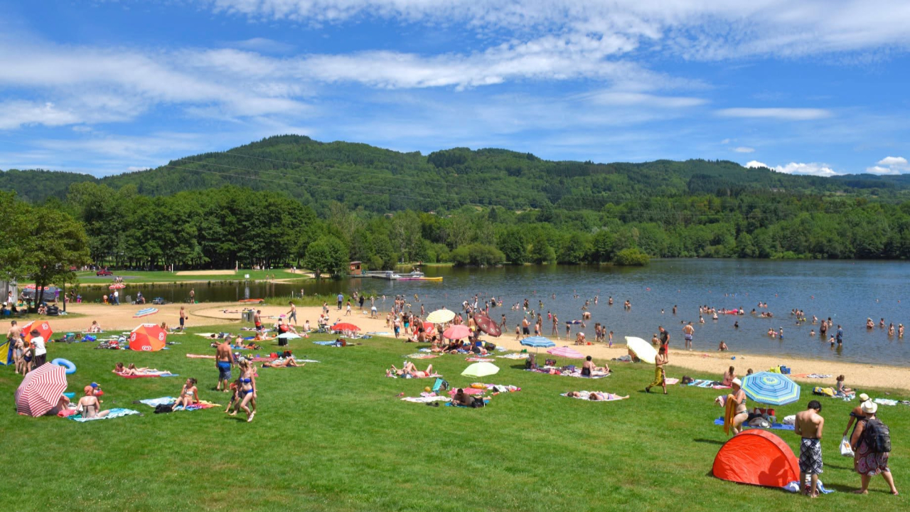 Puy-de-Dôme : baignade suspendue au lac d’Aubusson-d’Auvergne en attendant de nouvelles analyses Puy-de-Dôme : baignade suspendue au lac d’Aubusson-d’Auvergne en attendant de nouvelles analyses
