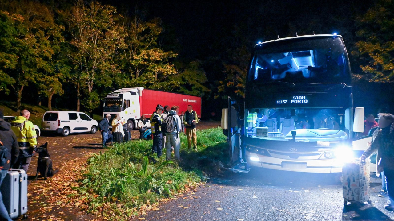 Puy-de-Dôme : l'autoroute A89 fermée pour une opération anti-drogue Puy-de-Dôme : l'autoroute A89 fermée pour une opération anti-drogue