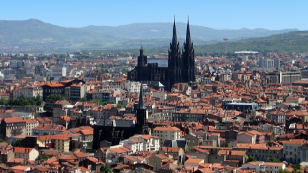 Puy-de-D&ocirc;me : l&rsquo;emploi salari&eacute; recule l&eacute;g&egrave;rement au troisi&egrave;me trimestre 2025, malgr&eacute; une hausse sur un an