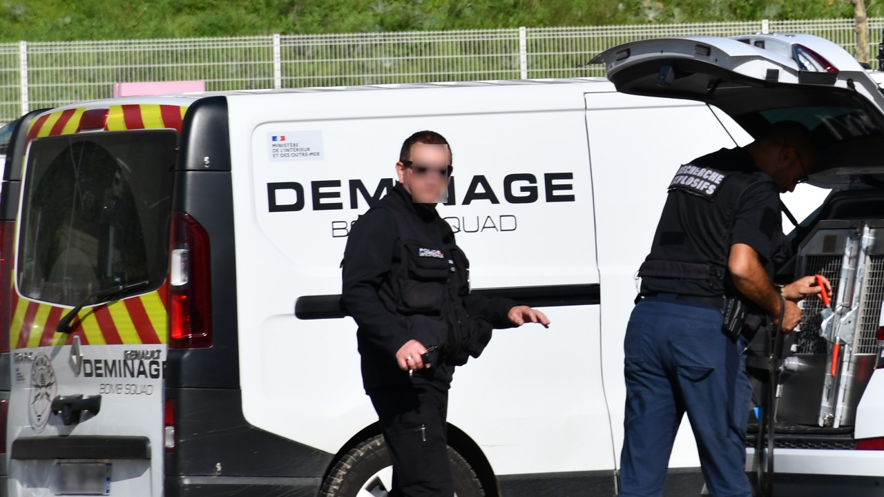 Puy-de-Dôme : un agriculteur découvre une grenade datant de la Seconde Guerre mondiale Puy-de-Dôme : un agriculteur découvre une grenade datant de la Seconde Guerre mondiale