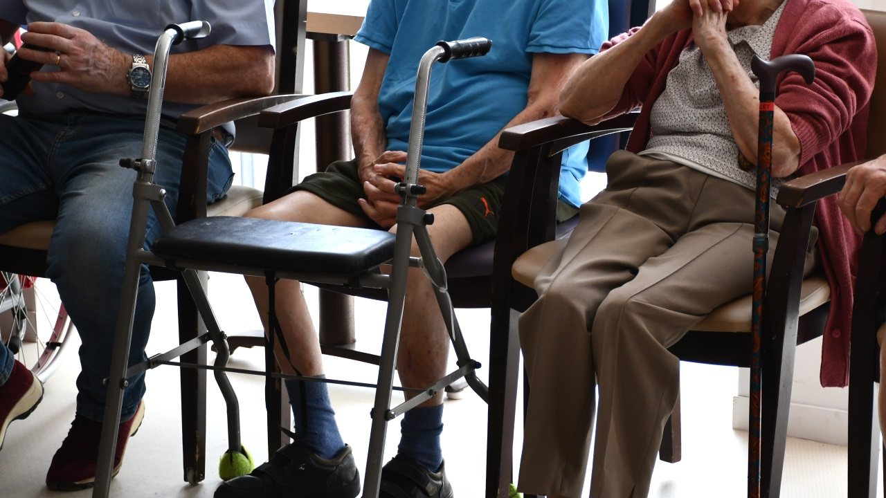 Puy-de-Dôme : une infirmière dérobe deux chéquiers dans un Ehpad et se fait interpeller Puy-de-Dôme : une infirmière dérobe deux chéquiers dans un Ehpad et se fait interpeller