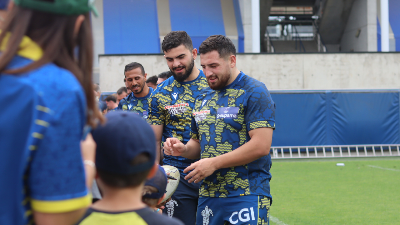 Rencontres supporters, entraînements ouverts... L'ASM Clermont passe en mode 100% Jaunard Rencontres supporters, entraînements ouverts... L'ASM Clermont passe en mode 100% Jaunard