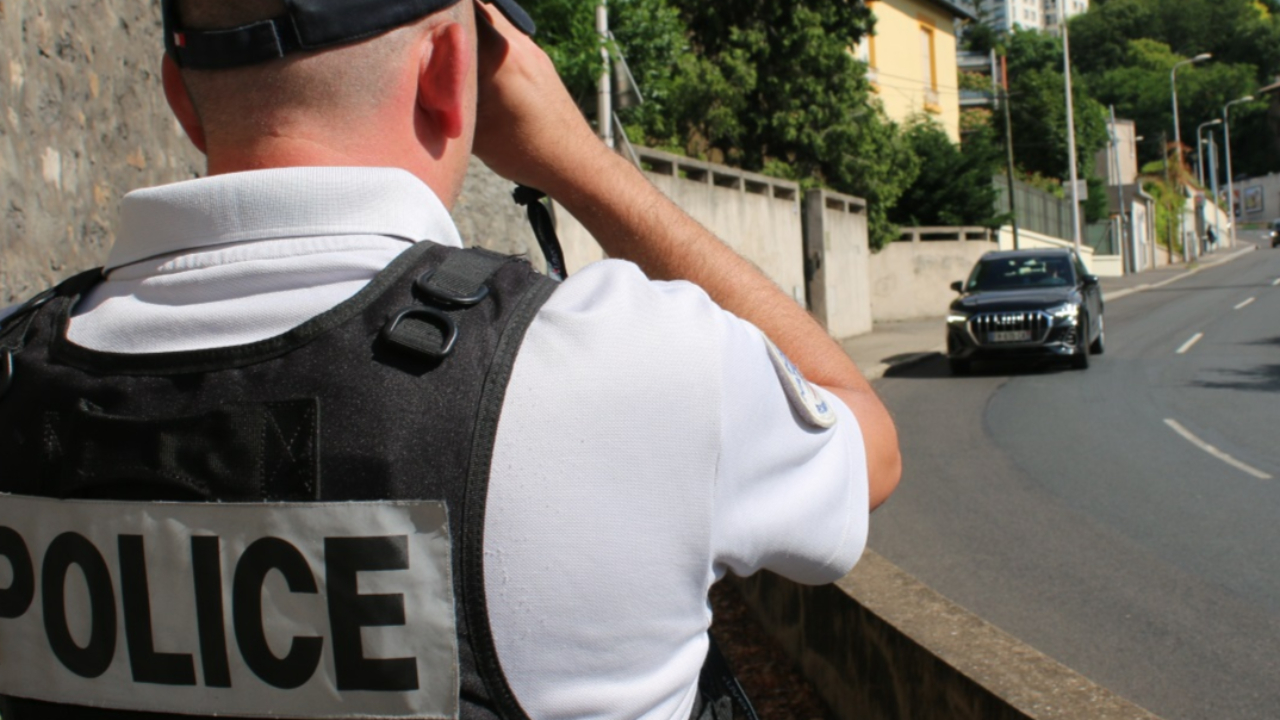 Riom : sans permis et dans une voiture volée, il dégrade des biens publics