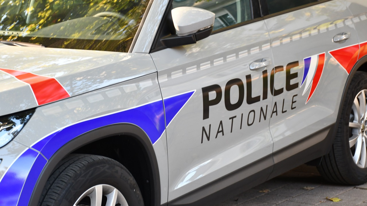 Riom : un automobiliste de 75 ans meurt apr&egrave;s une sortie de route, la police cherche des t&eacute;moins