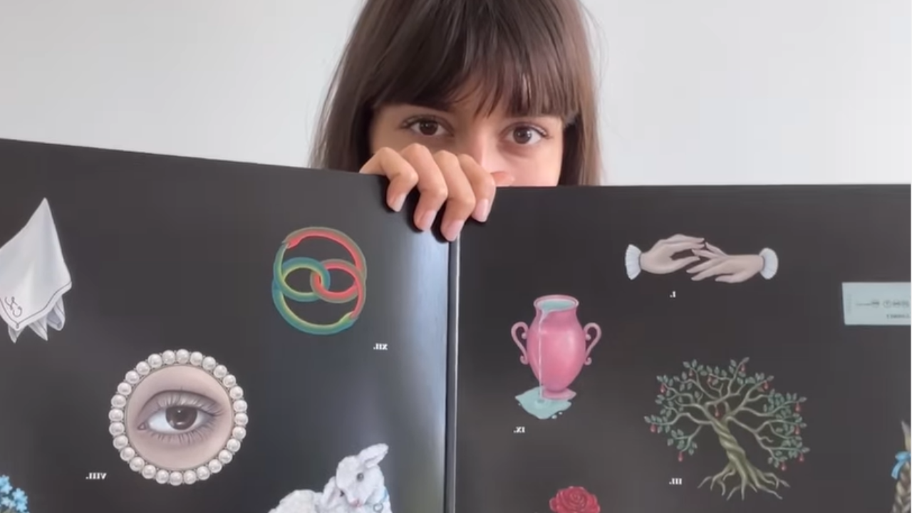 Sur les r&eacute;seaux sociaux, Clara Luciani d&eacute;voile les &eacute;ditions limit&eacute;es de son futur album !