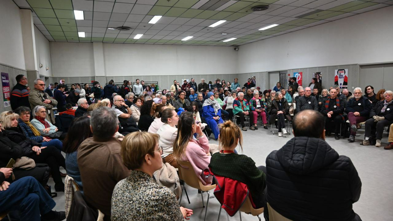Une réunion publique contre la fermeture d’Auchan Nord à Clermont-Ferrand Une réunion publique contre la fermeture d’Auchan Nord à Clermont-Ferrand