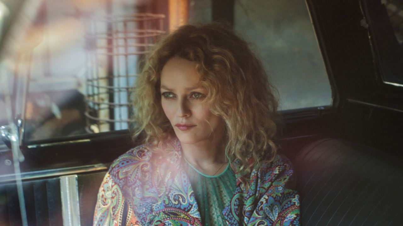 Vanessa Paradis s'entoure de deux invités mystère pour son nouvel opus Vanessa Paradis s'entoure de deux invités mystère pour son nouvel opus