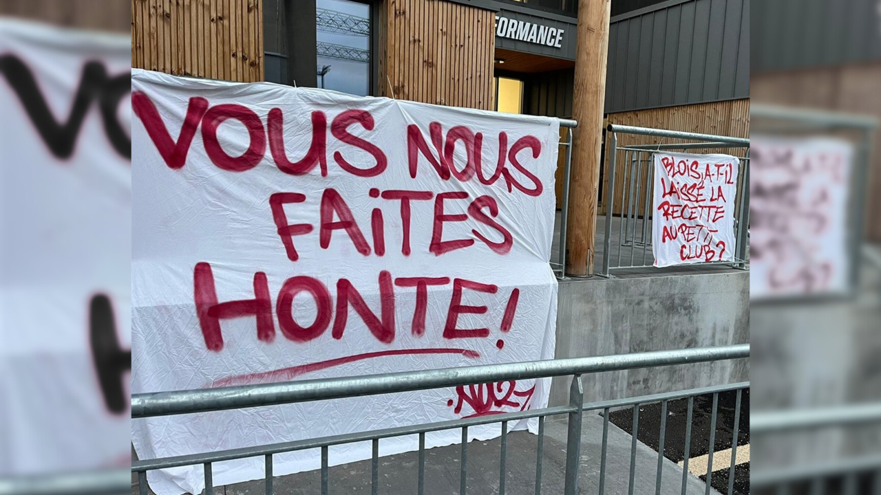 "Vous nous faites honte !" : les supporters du Clermont Foot fustigent la défaite en Coupe de France