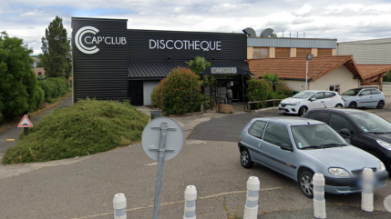 Aubière (63) : un adolescent ivre fonce en voiture sur une discothèque Aubière (63) : un adolescent ivre fonce en voiture sur une discothèque