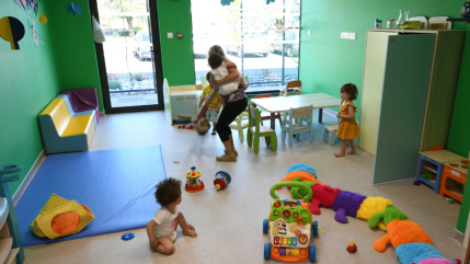 Avec les micro-crèches O petits bouts du monde, le multilinguisme en apprentissage Avec les micro-crèches O petits bouts du monde, le multilinguisme en apprentissage