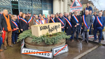 Cartes scolaires : la colère se poursuit dans le Puy-de-Dôme et l'Allier Cartes scolaires : la colère se poursuit dans le Puy-de-Dôme et l'Allier