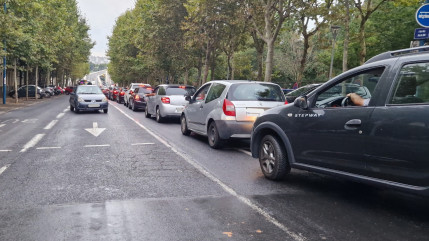 Cette rue tr&egrave;s emprunt&eacute;e de Clermont-Ferrand ferm&eacute;e de nuit pour travaux