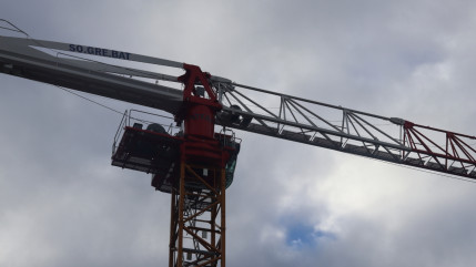 Clermont-Ferrand : ivre, il grimpe en haut d'une grue de chantier près de Michelin Clermont-Ferrand : ivre, il grimpe en haut d'une grue de chantier près de Michelin