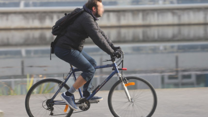 Clermont-Ferrand : le pronostic vital d&rsquo;un cycliste engag&eacute; apr&egrave;s une collision avec une voiture