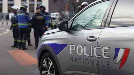 Clermont-Ferrand : prise pour cible &agrave; La Gauthi&egrave;re, la voiture de police se fait caillasser