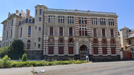 Dans ce collège de Clermont-Ferrand, les professeurs en grève après une violente agression Dans ce collège de Clermont-Ferrand, les professeurs en grève après une violente agression