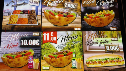 Des mouches sur la viande et de la moisissure : un kebab ferm&eacute; &agrave; Clermont-Ferrand