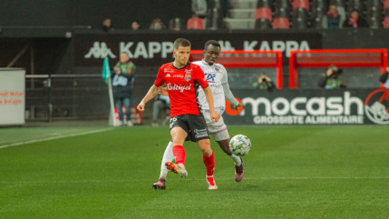 Dominé à Guingamp, le Clermont Foot s'enfonce au classement (3-1) Dominé à Guingamp, le Clermont Foot s'enfonce au classement (3-1)