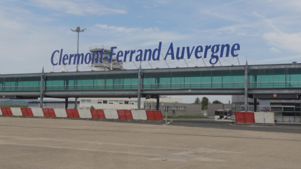 Drame &agrave; l&rsquo;a&eacute;roport de Clermont-Auvergne : un pilote de voltige meurt dans le crash de son avion