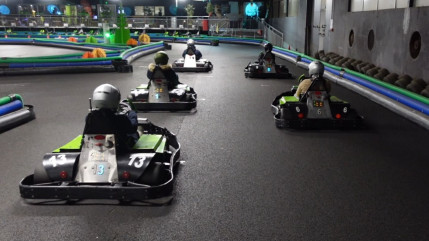 ESCAPADES EN AUVERGNE : Le karting électrique ! ESCAPADES EN AUVERGNE : Le karting électrique !