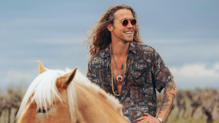 Julien Doré offre des places à une fan pour Noël !