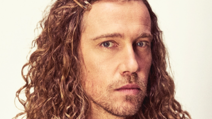 Julien Doré sort son nouveau clip "Pourvu qu'elles soient douces" Julien Doré sort son nouveau clip "Pourvu qu'elles soient douces"