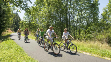 L’Auvergne à vélo : les balades à faire et à découvrir cet été L’Auvergne à vélo : les balades à faire et à découvrir cet été