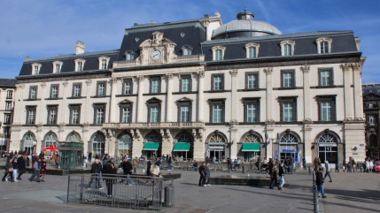 L’Opéra-Théâtre de Clermont-Ferrand s’illumine en bleu pour une action dédiée aux enfants