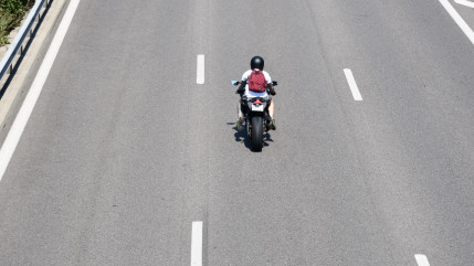 La Bourboule : un motard de 43 ans gri&egrave;vement bless&eacute; dans une sortie de route