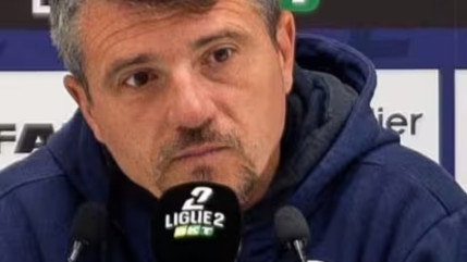 Le coach du Clermont Foot publie son CV sur LinkedIn mais n&rsquo;&eacute;carte pas une prolongation