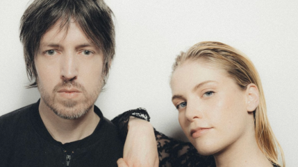 London Grammar se jette à l'eau avec SebastiAn dans "Dancing By Night"