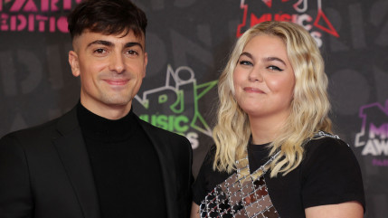 Louane fait une déclaration d'amour à son conjoint dans son nouveau titre (vidéo) Louane fait une déclaration d'amour à son conjoint dans son nouveau titre (vidéo)