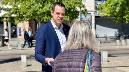 "Petite fiotte" : un élu du Puy-de-Dôme porte plainte pour des propos jugés homophobes sur Facebook "Petite fiotte" : un élu du Puy-de-Dôme porte plainte pour des propos jugés homophobes sur Facebook