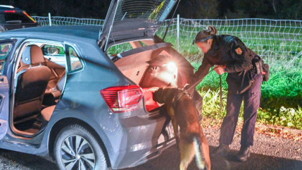 Pincés sur l'A89 avec 5 kilos de cannabis, deux jeunes jugés ce lundi à Clermont-Ferrand Pincés sur l'A89 avec 5 kilos de cannabis, deux jeunes jugés ce lundi à Clermont-Ferrand
