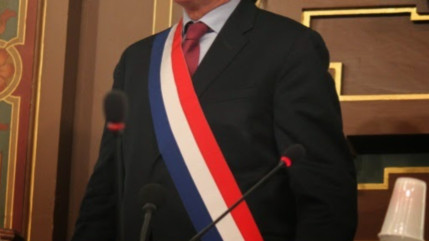 Près de Clermont-Ferrand : ivre, il s'en prend physiquement au maire de la commune qui cherche à le maîtriser Près de Clermont-Ferrand : ivre, il s'en prend physiquement au maire de la commune qui cherche à le maîtriser