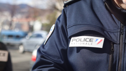 Pr&egrave;s de Clermont-Ferrand, la course-poursuite se termine dans un champ