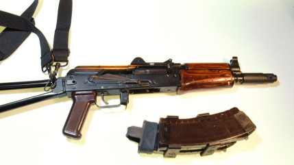 Près de Clermont-Ferrand : les jeunes sont trop bruyants en bas de chez lui, il les menace avec une arme factice Près de Clermont-Ferrand : les jeunes sont trop bruyants en bas de chez lui, il les menace avec une arme factice