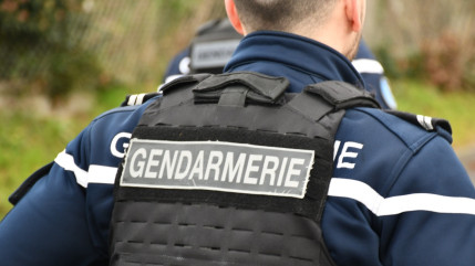 Pr&egrave;s de Clermont-Ferrand, une enqu&ecirc;te ouverte apr&egrave;s la d&eacute;couverte d'un corps gel&eacute; dans un foss&eacute;