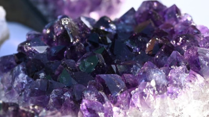 Puy-de-Dôme : il s'introduit dans une mine d'améthystes pour dérober des minéraux Puy-de-Dôme : il s'introduit dans une mine d'améthystes pour dérober des minéraux