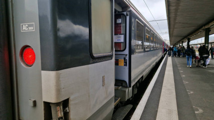 "Qu'est-ce qu'on a fait pour mériter ça ?" :  la hausse des tarifs agace les voyageurs du Clermont-Paris "Qu'est-ce qu'on a fait pour mériter ça ?" :  la hausse des tarifs agace les voyageurs du Clermont-Paris