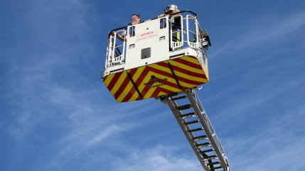 Riom : les pompiers évacuent un homme corpulent par la fenêtre Riom : les pompiers évacuent un homme corpulent par la fenêtre