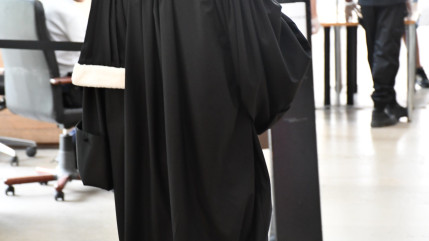 Riom : persuadé que sa femme le trompe, il l’espionne et la harcèle pendant des mois