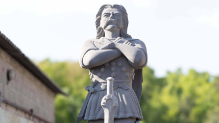 Une statue géante d’un Gaulois va défiler dans les rues de Clermont-Ferrand : découvrez où !