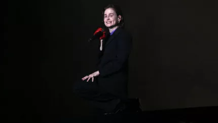 Redcar (Christine and the Queens) répond aux commentaires transphobes Redcar (Christine and the Queens) répond aux commentaires transphobes